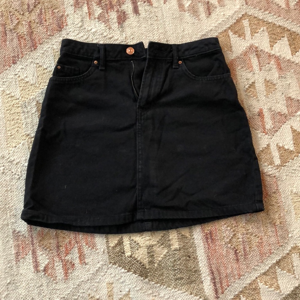 H&M Skirt | Black Denim Mini-Skirt | Size 4